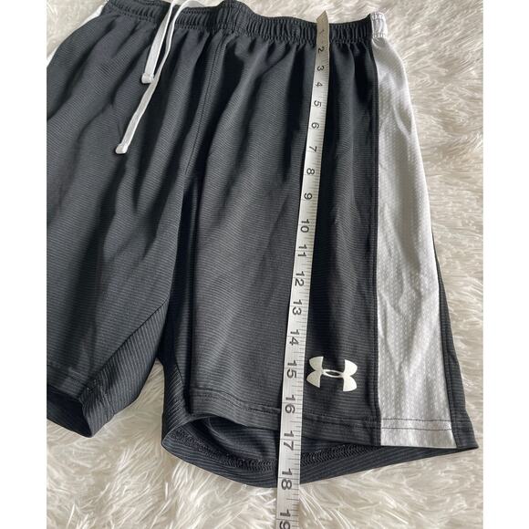 UNDER ARMOUR Activewear Heat Gear Short Men Sz M Slightly used - Picture 3 of 5